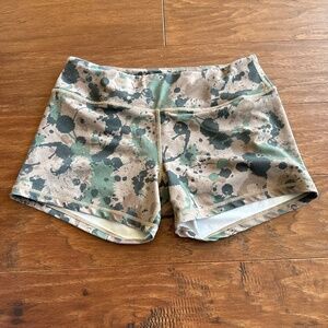 Born primitive shorts